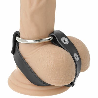 Anillo de metal para el pene y testiculos BDSM 2