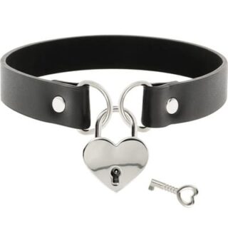 Collar de cuero vegano negro con corazon y llave 2