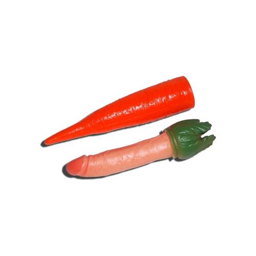 Zanahoria con pene de plastico en su interior