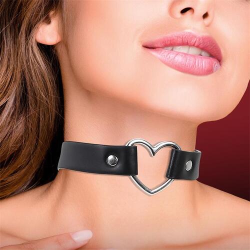 Collar con corazon estilo Choker cuero vegano