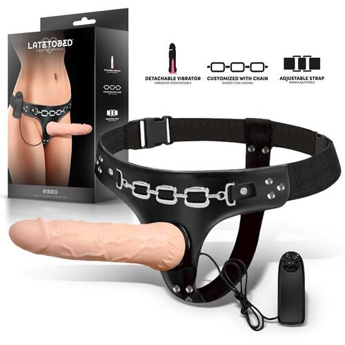Arnes con dildo realista con vibracion Ribbo